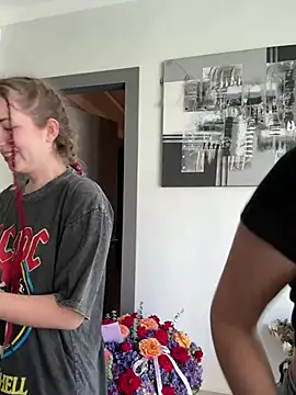 Nura n Sarah online show from 18, 1, 2025