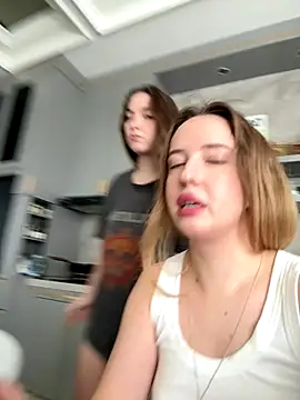 Nura n Sarah online show from 26, 9, 2025