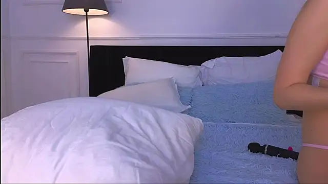 NicoleMarani online show from 5, 12, 2025