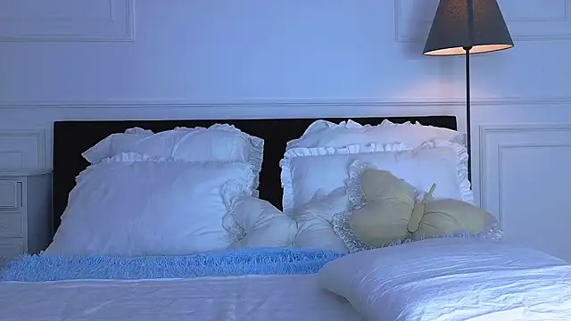 NicoleMarani online show from 7, 2, 2026