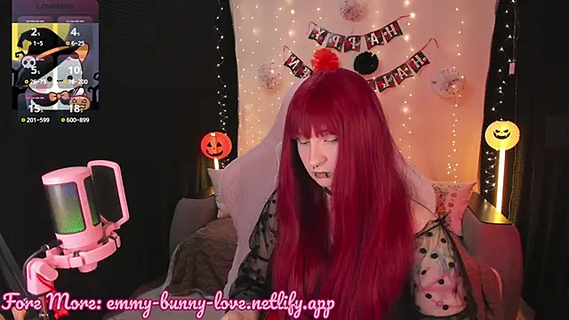 Snapshot of EmmyBunny chatting on 29, 10, 2025 EmmyBunny online show from 29, 10, 2025