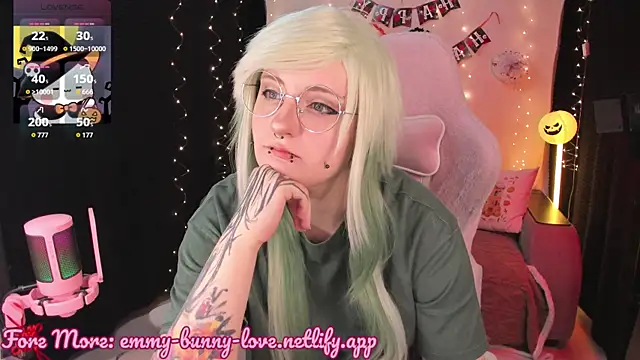 Snapshot of EmmyBunny chatting on 31, 10, 2025 EmmyBunny online show from 31, 10, 2025