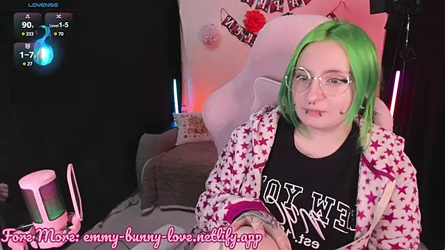 Snapshot of EmmyBunny chatting on 5, 11, 2025 EmmyBunny online show from 5, 11, 2025