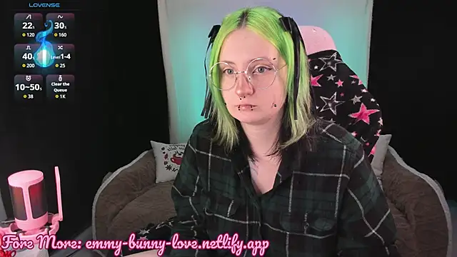 Snapshot of EmmyBunny chatting on 17, 11, 2025 EmmyBunny online show from 17, 11, 2025