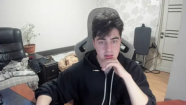 Snapshot of Knuckles17 chatting on 5, 12, 2025 Knuckles17 online show from 5, 12, 2025