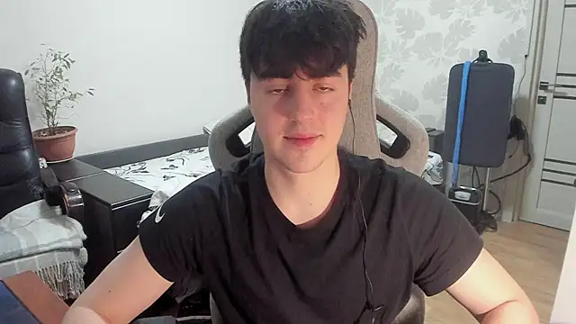 Snapshot of Knuckles17 chatting on 21, 12, 2025 Knuckles17 online show from 21, 12, 2025