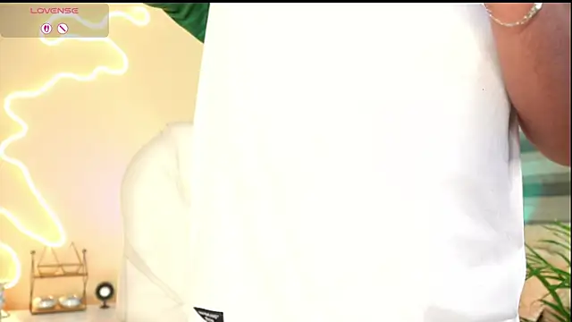 Snapshot of MatiasKorn chatting on 2, 10, 2025 MatiasKorn online show from 2, 10, 2025