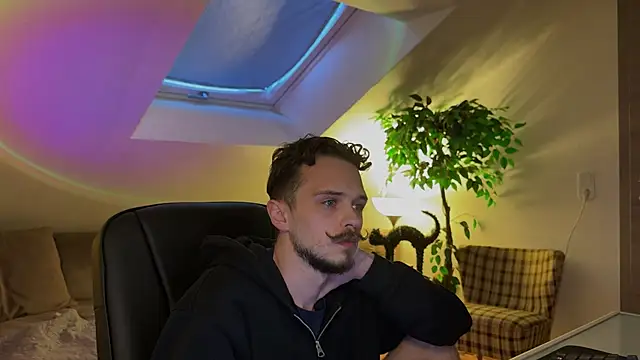 naked psy online show from 19, 3, 2026