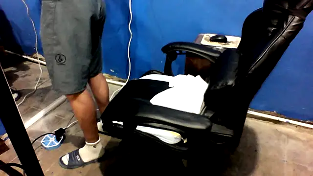 Snapshot of ElmaCannon chatting on 3, 2, 2025 ElmaCannon online show from 3, 2, 2025