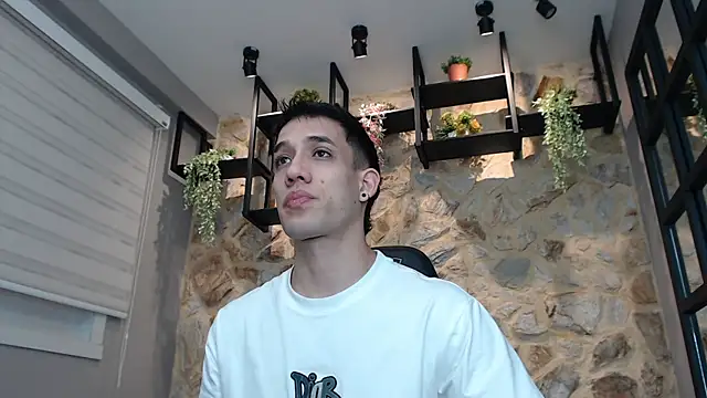 Snapshot of alexgiraldo_ chatting on 17, 1, 2025 alexgiraldo online show from 17, 1, 2025