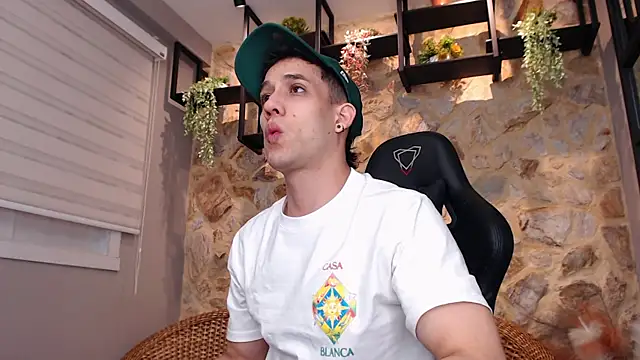 Snapshot of alexgiraldo_ chatting on 19, 1, 2025 alexgiraldo online show from 19, 1, 2025