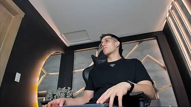 Snapshot of alexgiraldo_ chatting on 27, 1, 2025 alexgiraldo online show from 27, 1, 2025