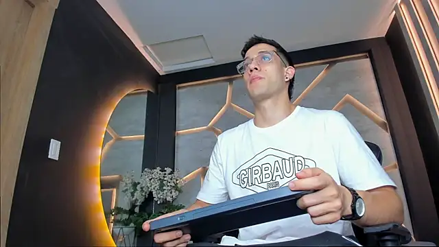 Snapshot of alexgiraldo_ chatting on 29, 1, 2025 alexgiraldo online show from 29, 1, 2025