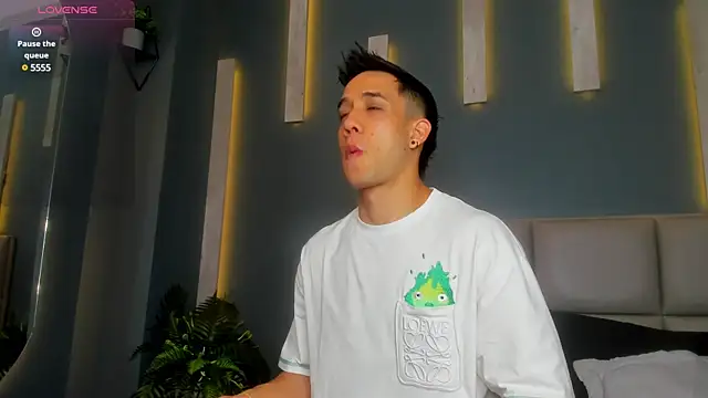 Snapshot of alexgiraldo_ chatting on 6, 2, 2025 alexgiraldo online show from 6, 2, 2025