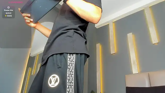 Snapshot of alexgiraldo_ chatting on 8, 2, 2025 alexgiraldo online show from 8, 2, 2025