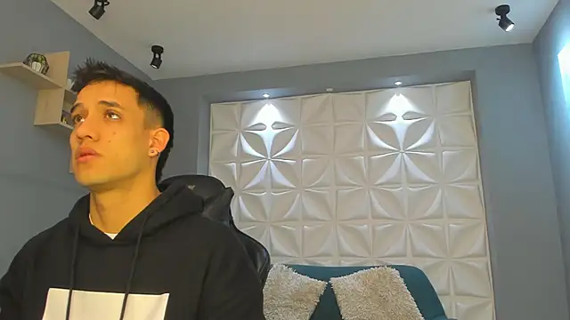 Snapshot of alexgiraldo_ chatting on 10, 2, 2025 alexgiraldo online show from 10, 2, 2025