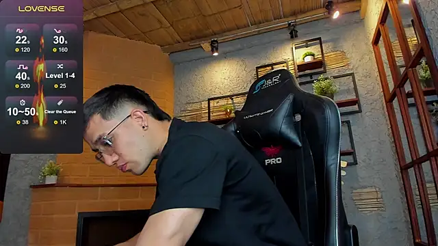 Snapshot of alexgiraldo_ chatting on 19, 2, 2025 alexgiraldo online show from 19, 2, 2025