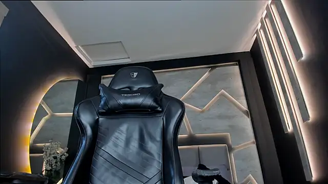 Snapshot of alexgiraldo_ chatting on 24, 2, 2025 alexgiraldo online show from 24, 2, 2025