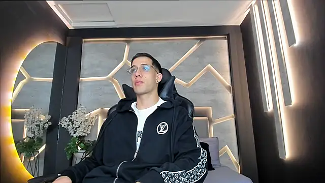 Snapshot of alexgiraldo_ chatting on 28, 2, 2025 alexgiraldo online show from 28, 2, 2025