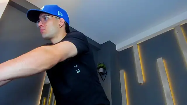 Snapshot of alexgiraldo_ chatting on 3, 3, 2025 alexgiraldo online show from 3, 3, 2025