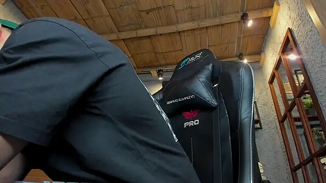 Snapshot of alexgiraldo_ chatting on 10, 3, 2025 alexgiraldo online show from 10, 3, 2025