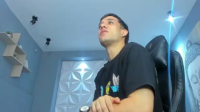 Snapshot of alexgiraldo_ chatting on 11, 3, 2025 alexgiraldo online show from 11, 3, 2025