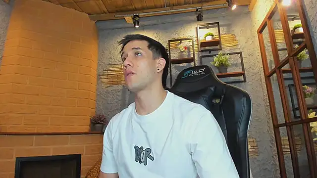 Snapshot of alexgiraldo_ chatting on 14, 3, 2025 alexgiraldo online show from 14, 3, 2025