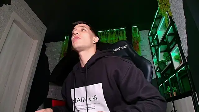 Snapshot of alexgiraldo_ chatting on 17, 3, 2025 alexgiraldo online show from 17, 3, 2025