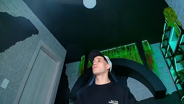 Snapshot of alexgiraldo_ chatting on 19, 3, 2025 alexgiraldo online show from 19, 3, 2025