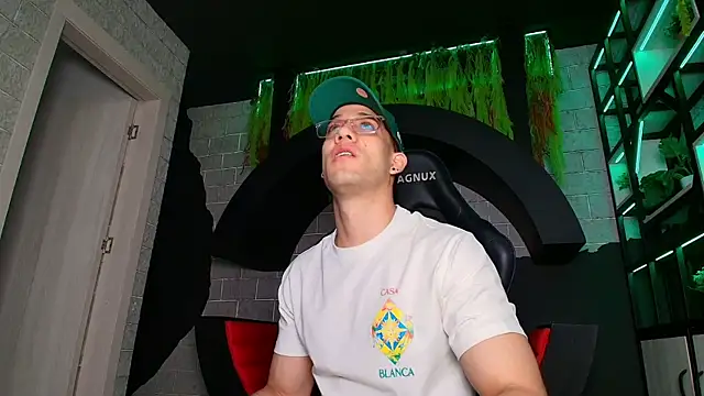 Snapshot of alexgiraldo_ chatting on 22, 3, 2025 alexgiraldo online show from 22, 3, 2025