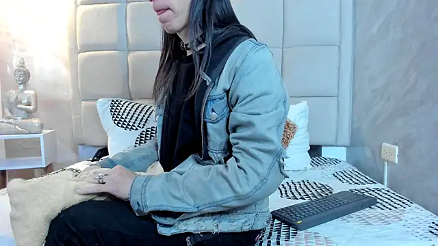 Hecatee 77 online show from 25, 2, 2026