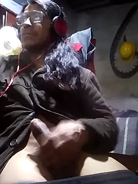 Snapshot of davidatration15 chatting on 18, 10, 2025 davidatration15 online show from 18, 10, 2025