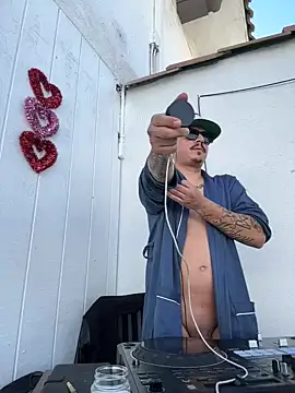 Snapshot of PeterGrandee chatting on 1, 2, 2025 PeterGrandee online show from 1, 2, 2025