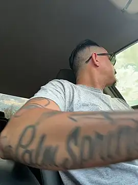 Snapshot of PeterGrandee chatting on 9, 10, 2025 PeterGrandee online show from 9, 10, 2025