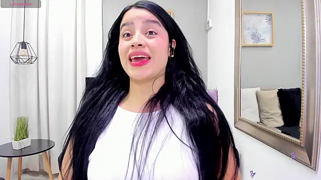 Paula Desousa online show from 2, 7, 2026