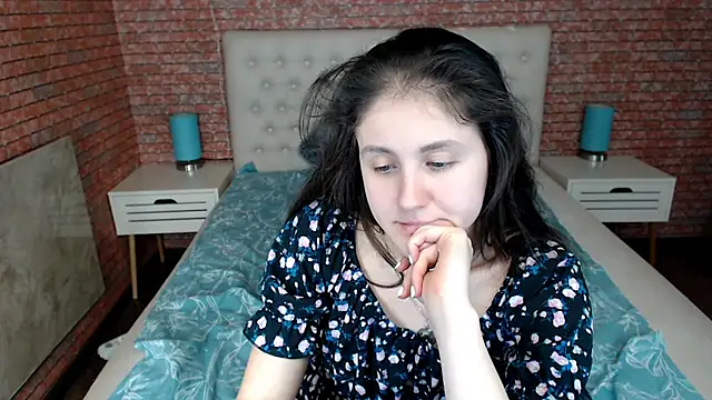 Holliy Cooper online show from 17, 3, 2025