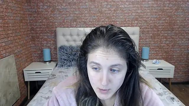 Holliy Cooper online show from 23, 9, 2025