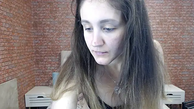 Holliy Cooper online show from 4, 10, 2025