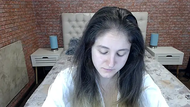 Holliy Cooper online show from 7, 10, 2025