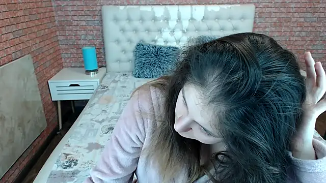 Holliy Cooper online show from 11, 11, 2025