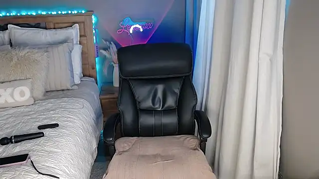 Lenaxox online show from 9, 9, 2025