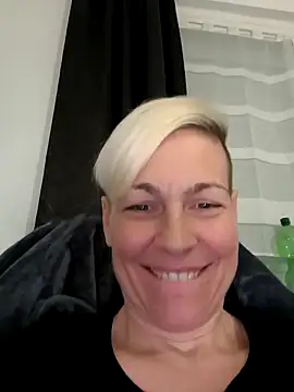 Snapshot of DarleenHot chatting on 9, 12, 2024 DarleenHot online show from 9, 12, 2024