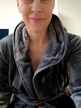 Snapshot of DarleenHot chatting on 22, 12, 2024 DarleenHot online show from 22, 12, 2024