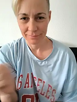 Snapshot of DarleenHot chatting on 14, 3, 2025 DarleenHot online show from 14, 3, 2025