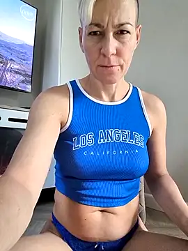 Snapshot of DarleenHot chatting on 3, 10, 2025 DarleenHot online show from 3, 10, 2025