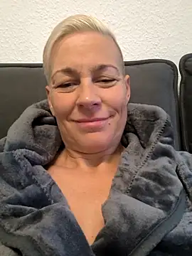 Snapshot of DarleenHot chatting on 22, 10, 2025 DarleenHot online show from 22, 10, 2025