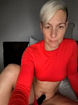 Snapshot of DarleenHot chatting on 19, 11, 2025 DarleenHot online show from 19, 11, 2025