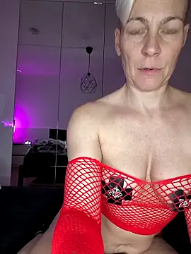 Snapshot of DarleenHot chatting on 1, 12, 2025 DarleenHot online show from 1, 12, 2025