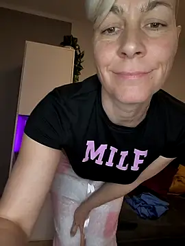 Snapshot of DarleenHot chatting on 22, 12, 2025 DarleenHot online show from 22, 12, 2025