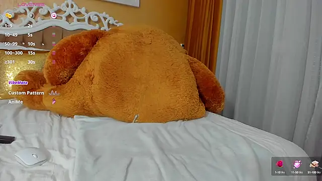 GoldenCaroline online show from 7, 10, 2025